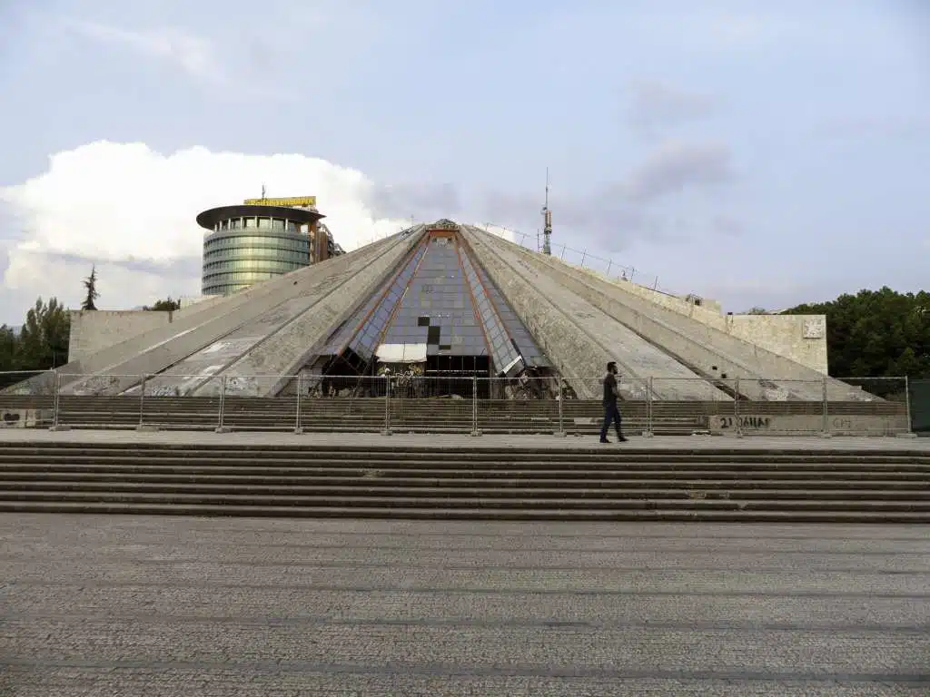 Pyramide de Tirana en 2019