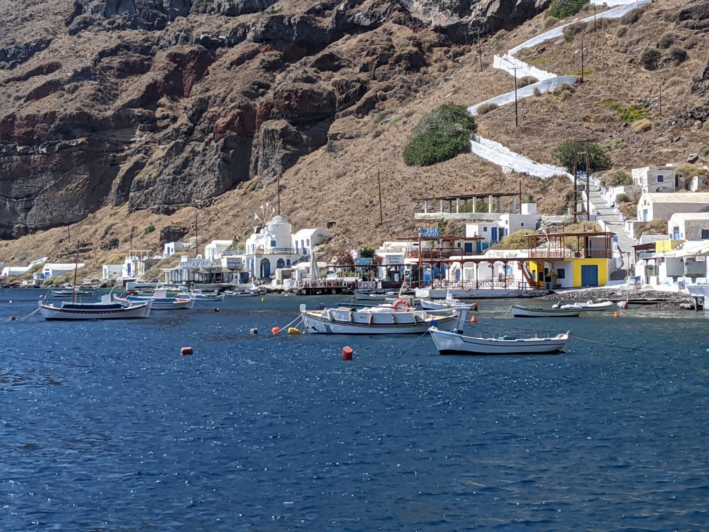 Ile de Thirassia en face de Santorin