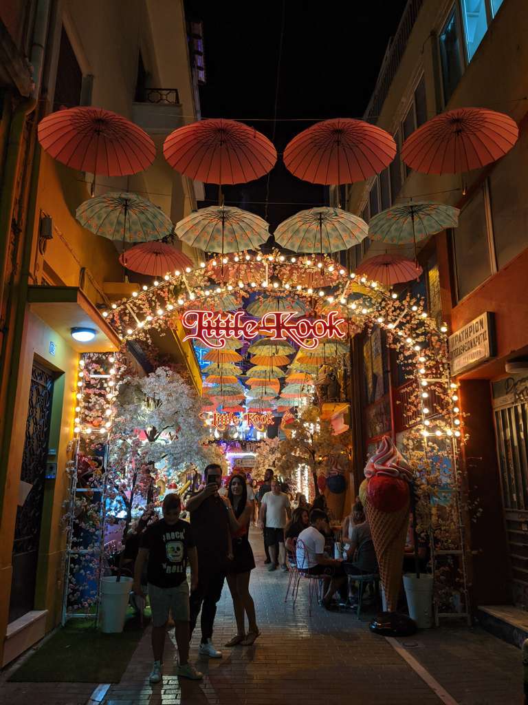 Psyri by night
