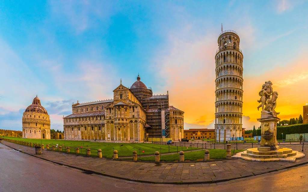 Tour de Pise sur la Piazza dei Miracoli