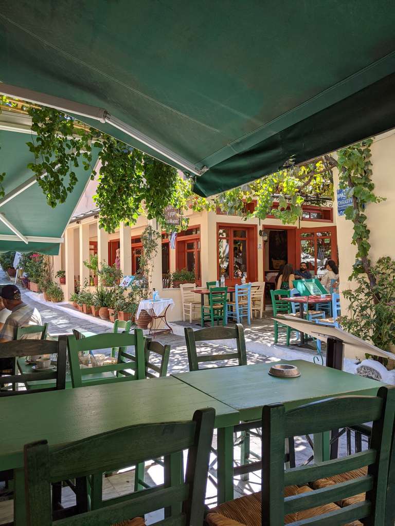Terrasse de restaurant dans le quartier de Plaka