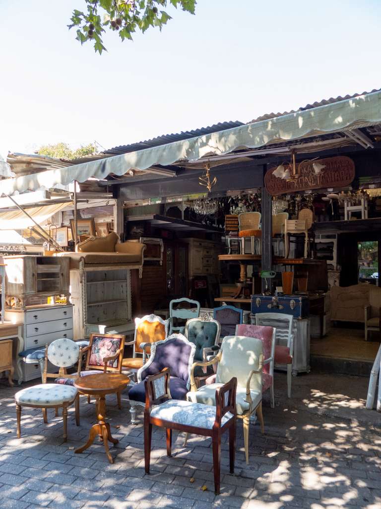 Stand de meuble à Monastiraki