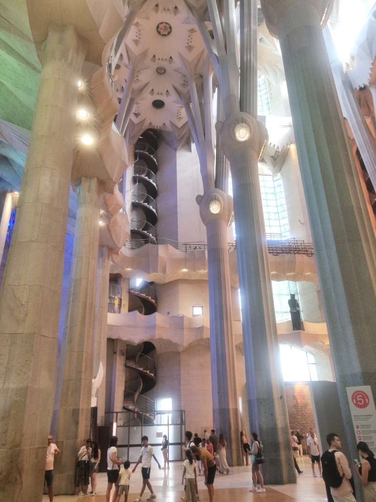 Sagrada familia intérieur, barcelone