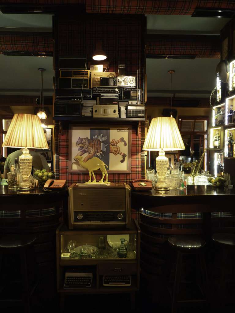 Radio Bar, Tirana